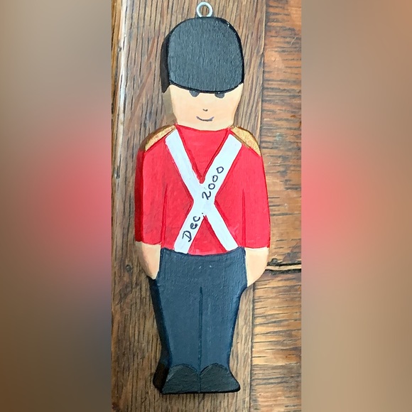 Y2K Vintage Artisan Hand Crafted Wooden Old Style Soldier Ornament - Picture 4 of 12